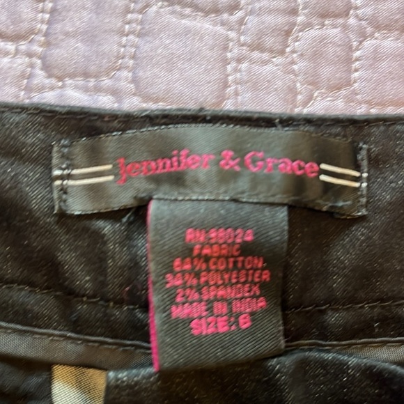 Jennifer & Grace Women’s Size 6 Lightweight black denim-look shorts 9 in… - Picture 2 of 3